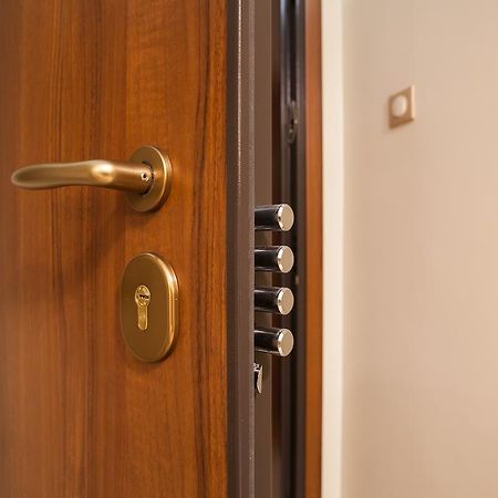 Elegant And Safe Gold And Blue Apartment Walk To Acropolis Athen Exterior foto